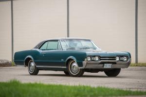 Oldsmobile Cutlass Supreme Holiday Coupe (3807) '1967